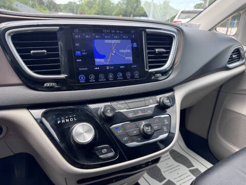2017 Chrysler Pacifica Touring-L Plus