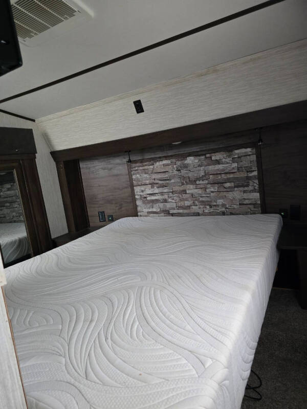 2019 Forest River Arctic Wolf 305 ML6 Orbital With Leveling