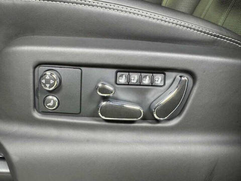 2023 Bentley Bentayga EWB V8