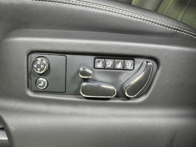 2023 Bentley Bentayga EWB V8