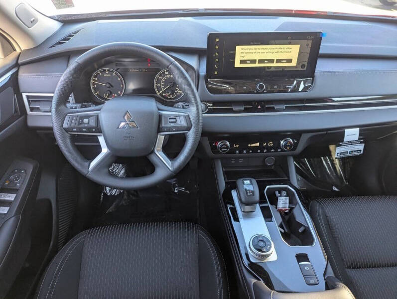 2026 Mitsubishi Outlander ES