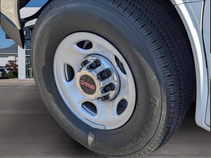 2025 GMC Savana 2500