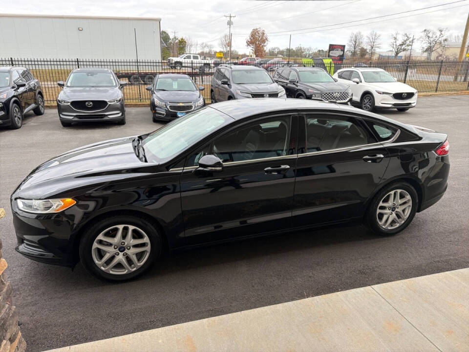 2016 Ford Fusion SE's photo