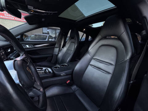 2017 Porsche Panamera 4