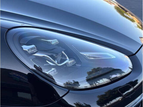 2017 Porsche Cayenne S E-Hybrid Platinum Edition