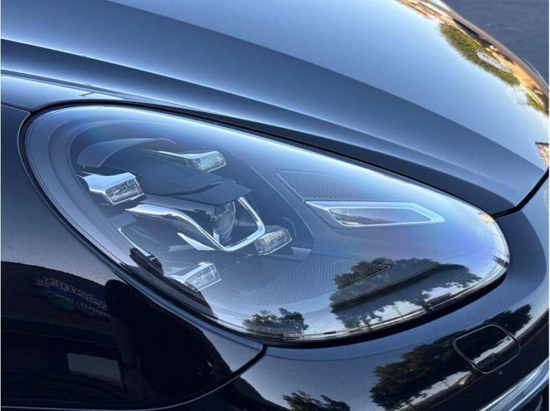 2017 Porsche Cayenne S E-Hybrid Platinum Edition