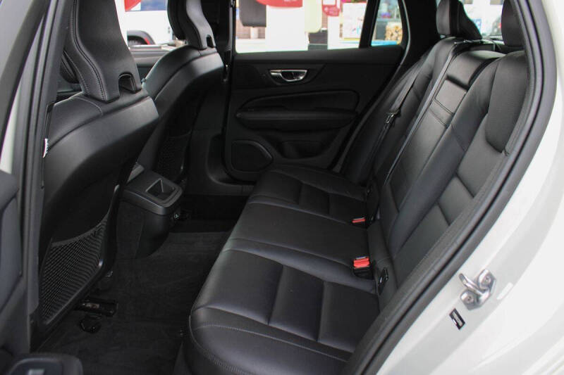 2020 Volvo V60 T5 Momentum