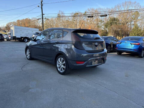 2012 Hyundai Accent SE