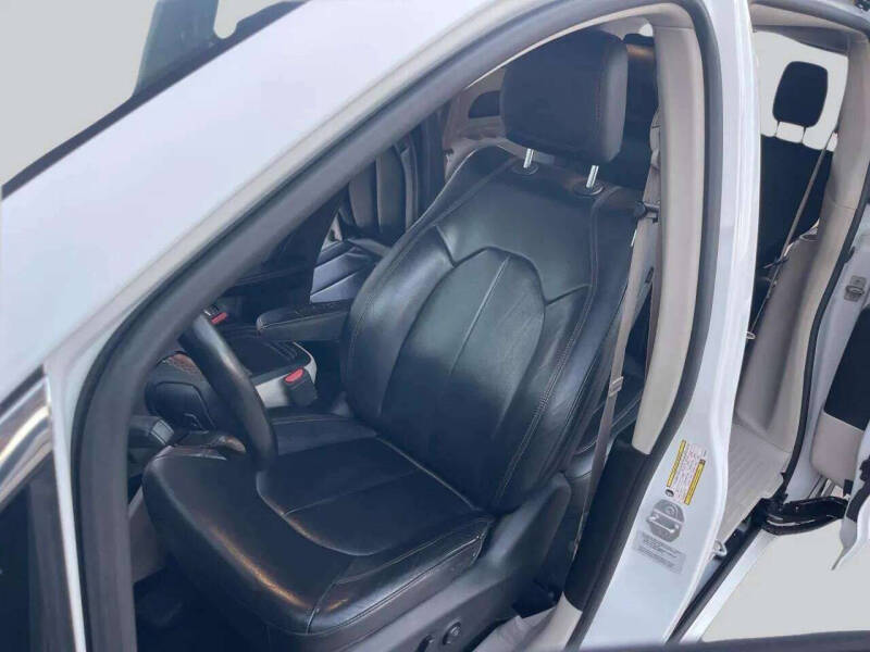 2017 Chrysler Pacifica Touring-L