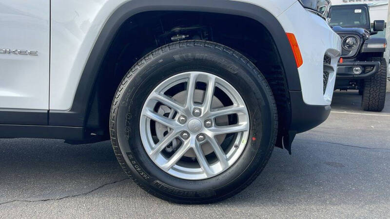 2025 Jeep Grand Cherokee Laredo