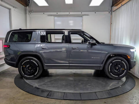 2025 Rivian R1S