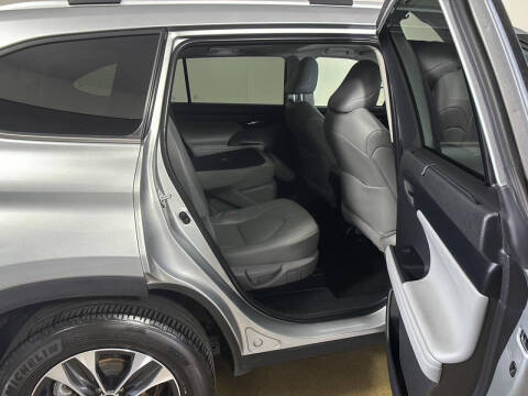 2025 Toyota Highlander XLE