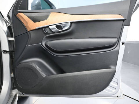 2024 Volvo XC90 B5 Plus Bright Theme