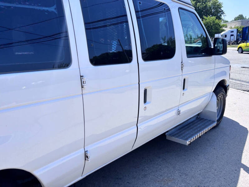2011 Ford E-Series E-350 SD