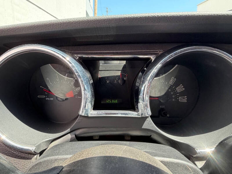 2007 Ford Mustang V6 Deluxe