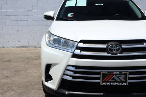 2017 Toyota Highlander LE