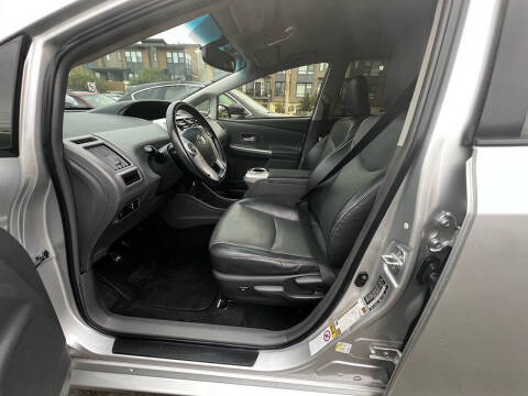 2013 Toyota Prius v Five