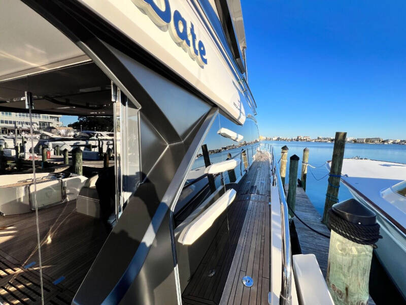 2020 Fairline Squadron