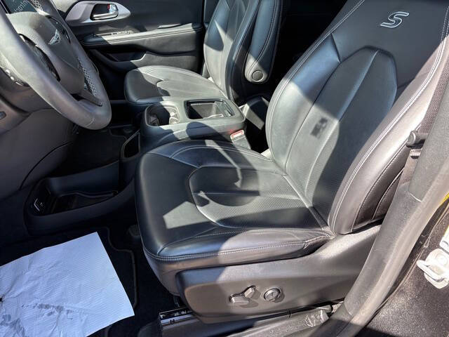 2023 Chrysler Pacifica Plug-In Hybrid Touring L