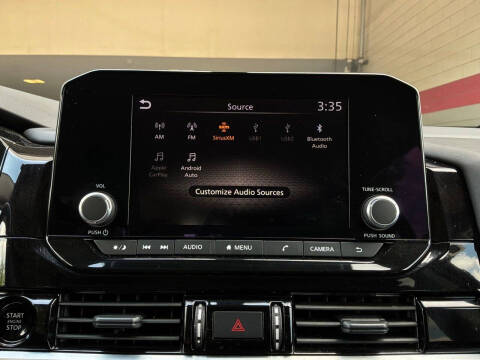 2025 Nissan Pathfinder SV