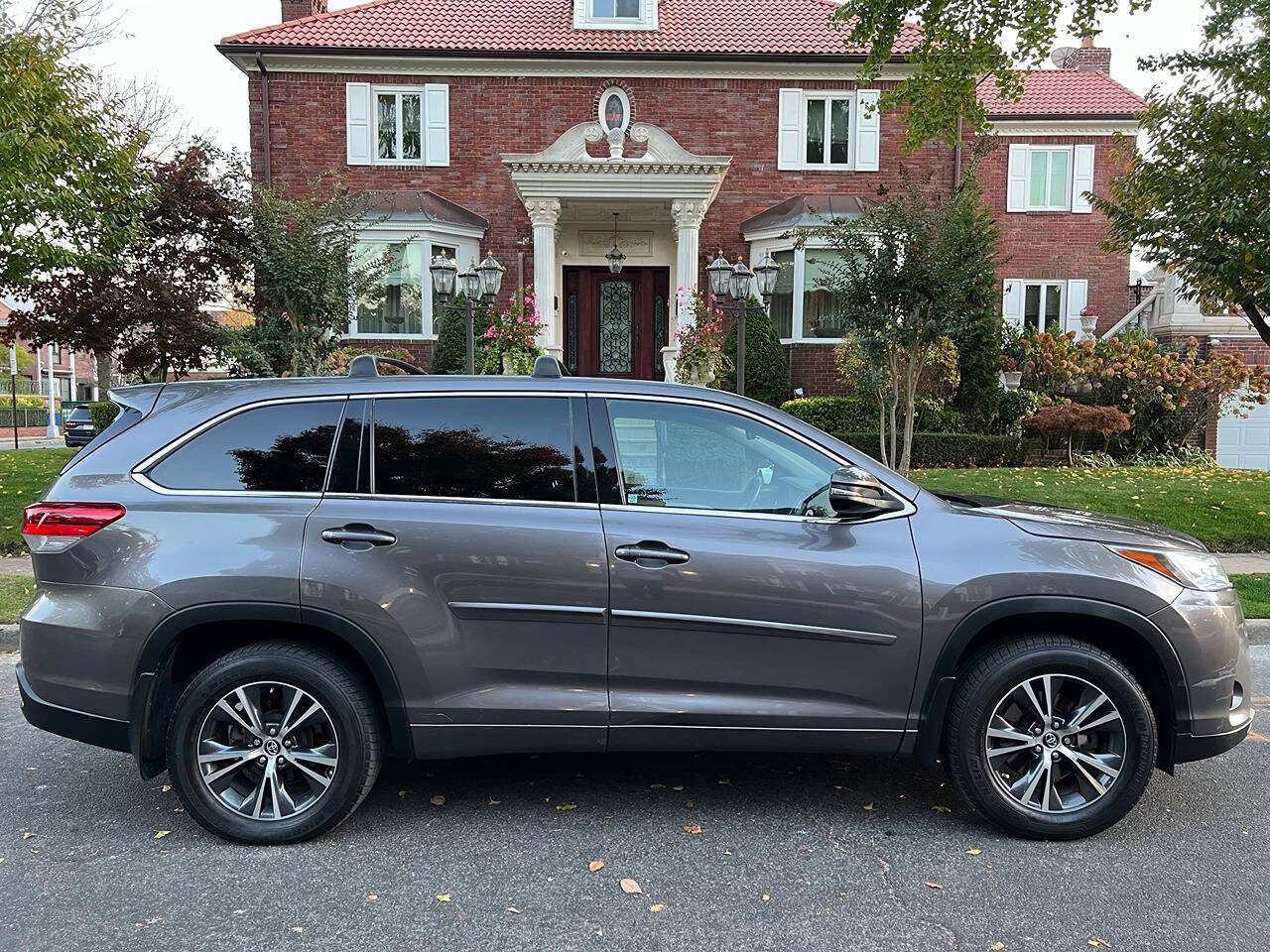 2017 Toyota Highlander for sale at VLD HOLDING INC. in Brooklyn, NY