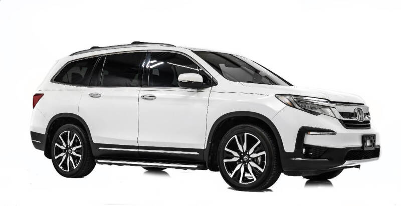 2019 Honda Pilot Touring w/Rear Captain's Chairs