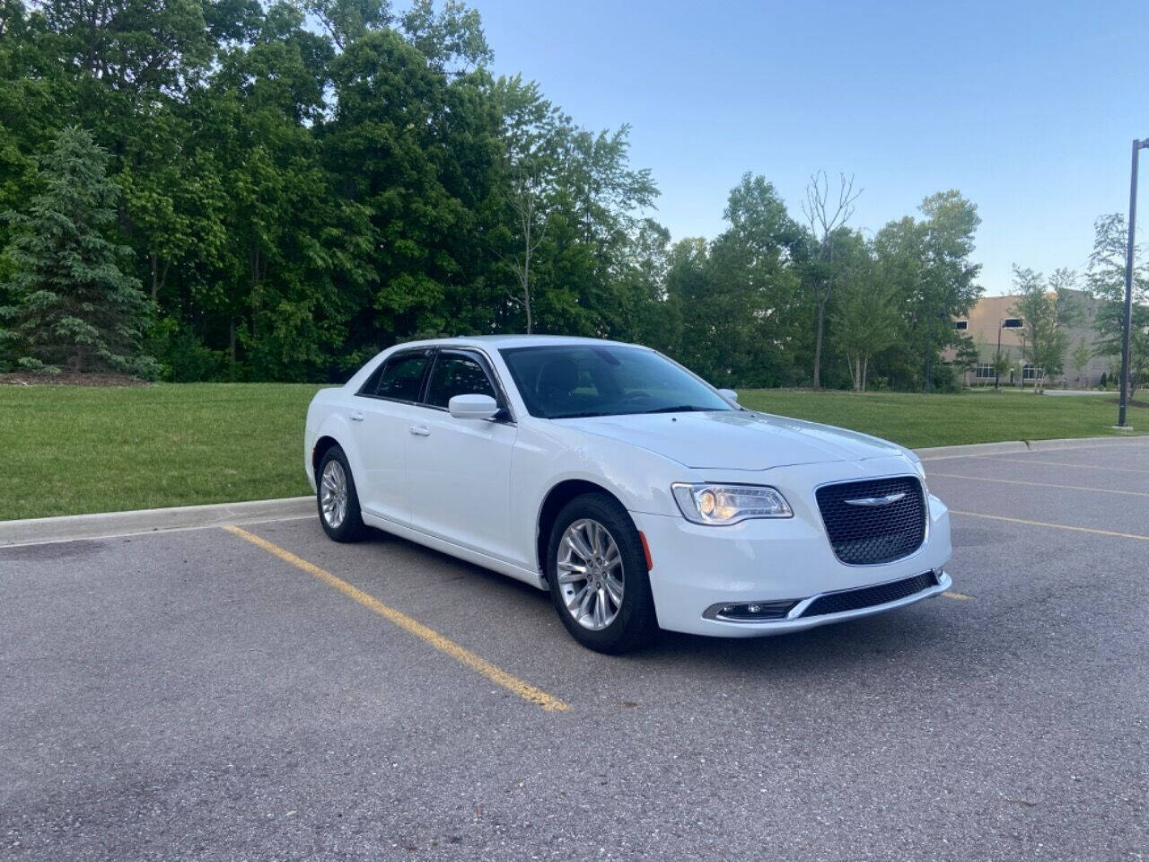 2018 Chrysler 300 for sale at ZAKS AUTO INC in Detroit, MI