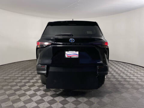 2023 Toyota Sienna LE 8-Passenger