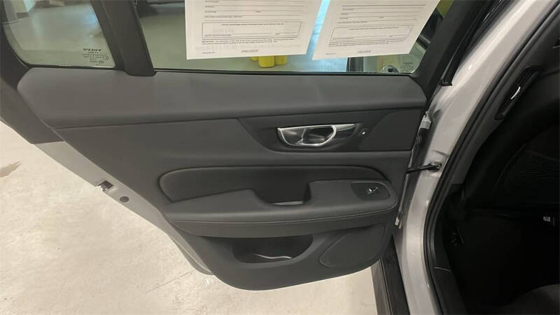 2025 Volvo V60 Cross Country B5 Plus