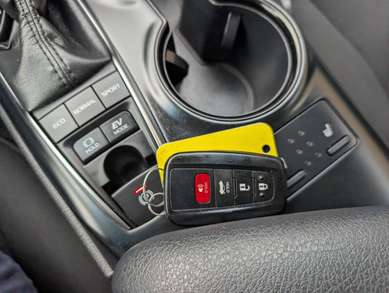 2018 Toyota Camry Hybrid LE