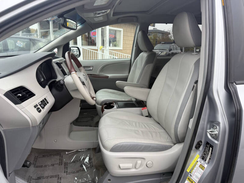 2014 Toyota Sienna Limited 7-Passenger