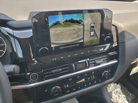 2024 Nissan Pathfinder SL