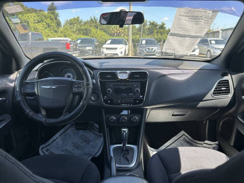 2013 Chrysler 200 LX