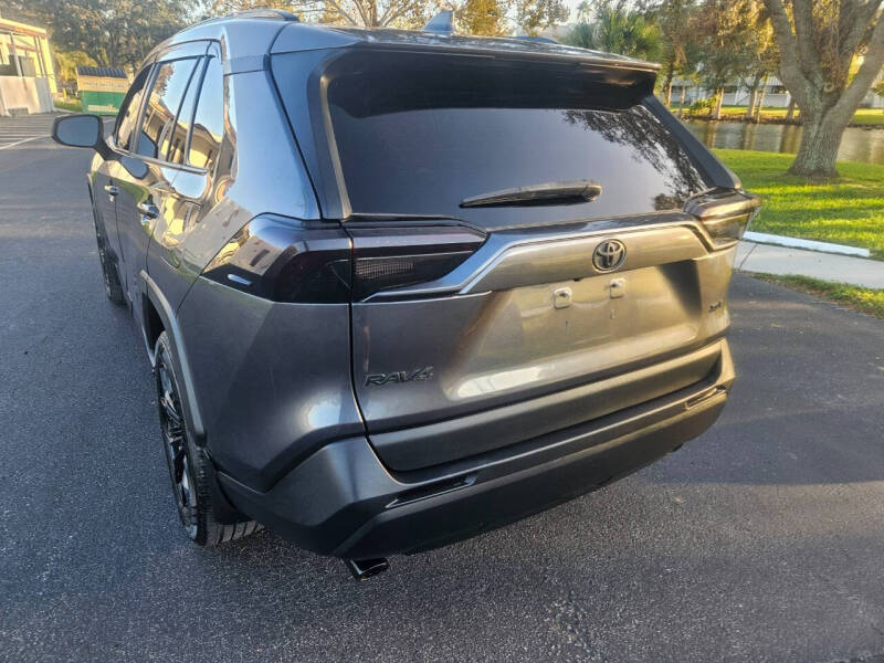 2021 Toyota RAV4 XLE photo 18