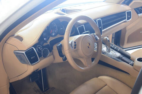 2016 Porsche Panamera 4