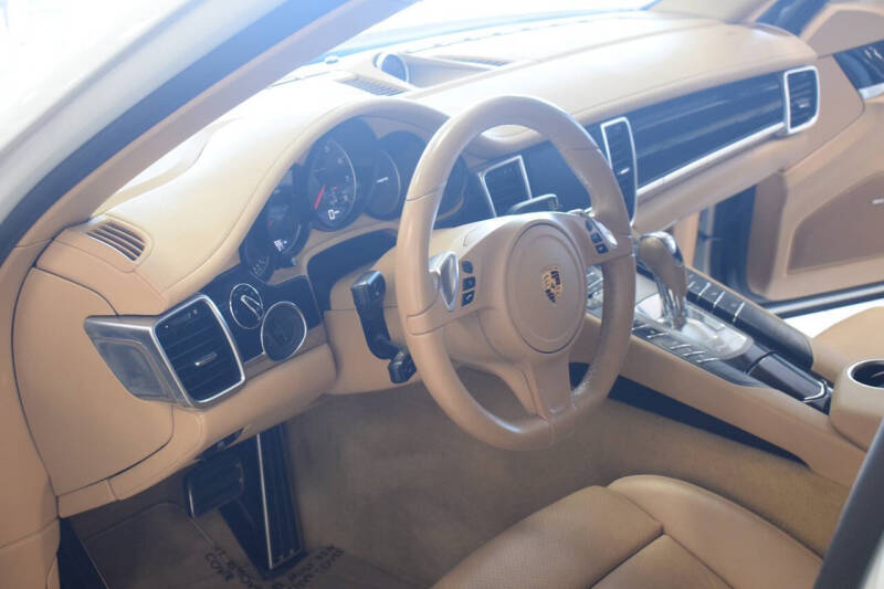 2016 Porsche Panamera 4