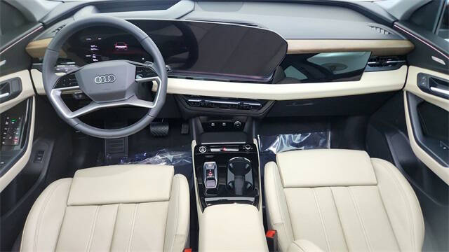 2025 Audi Q6 e-tron quattro Premium Plus