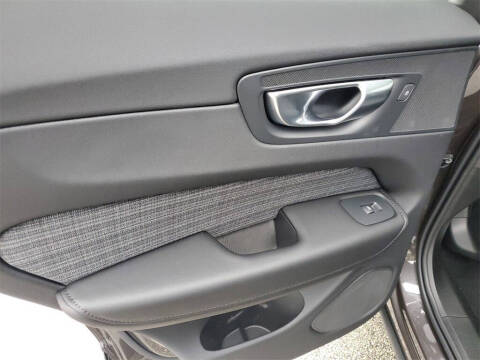 2025 Volvo XC60 B5 Core Dark Theme