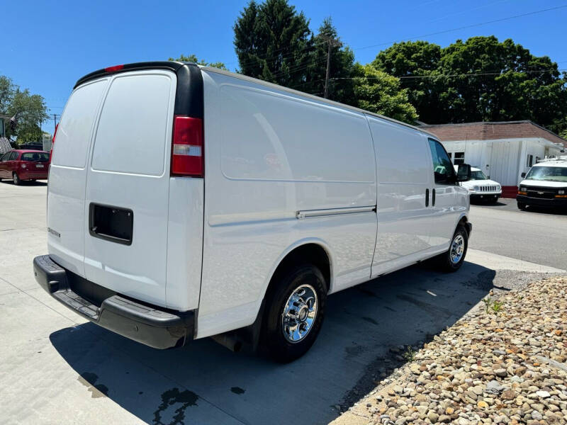 2017 Chevrolet Express Cargo Work Van photo 5