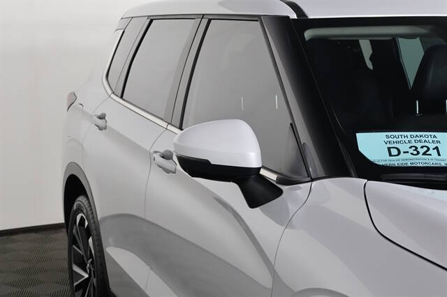 2023 Mitsubishi Outlander SE