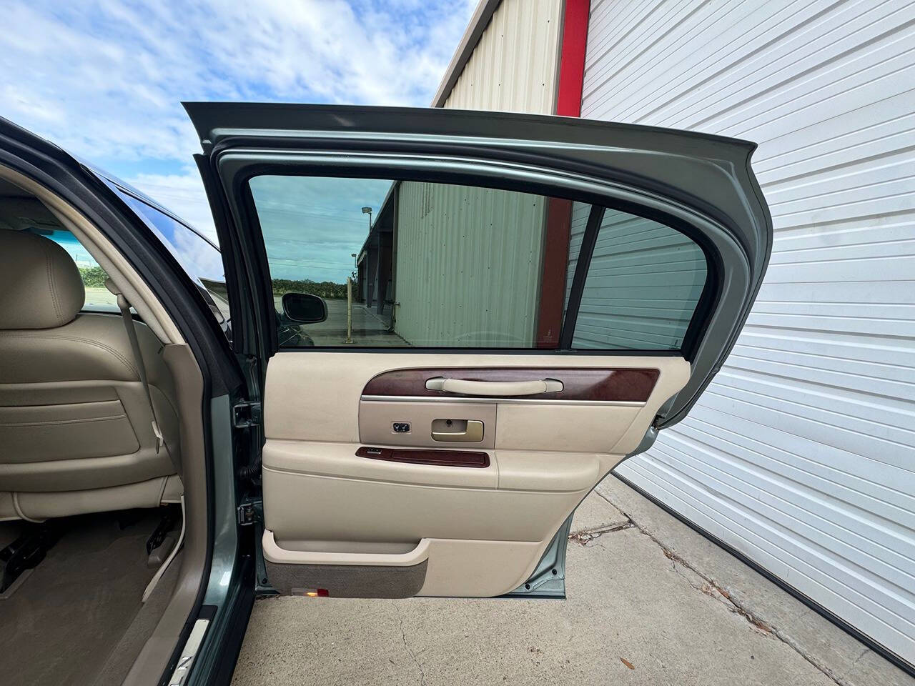 2004 Lincoln Town Car for sale at Carnival Car Company in Victoria, TX