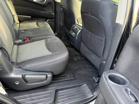 2017 Nissan Pathfinder S
