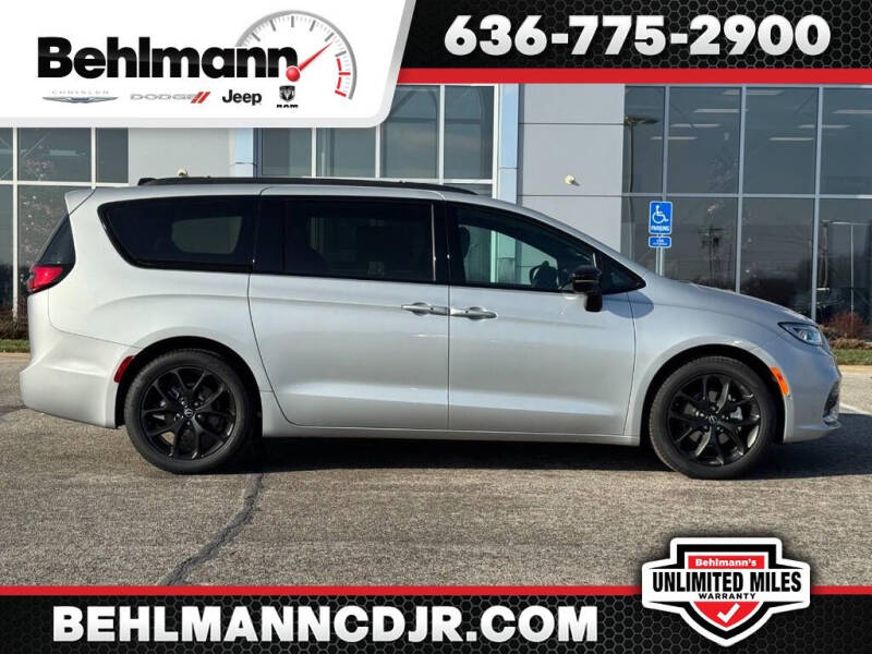2026 Chrysler Pacifica Select