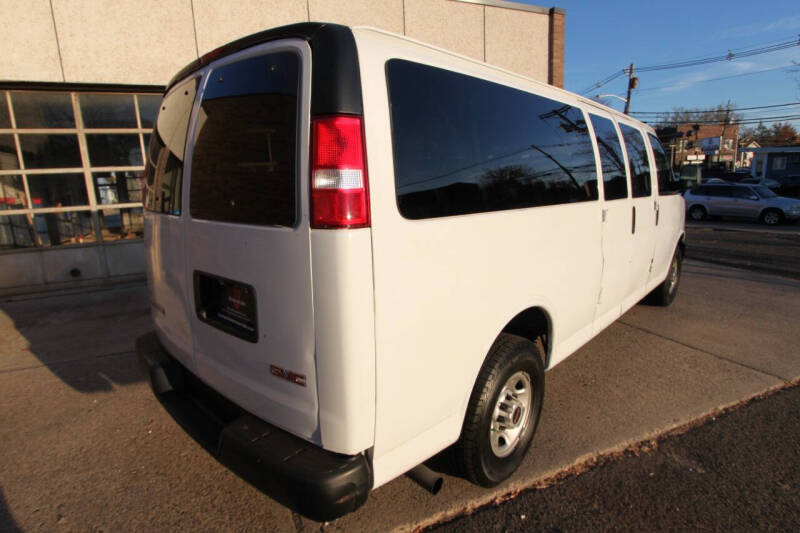 2020 GMC Savana Passenger LS photo 33