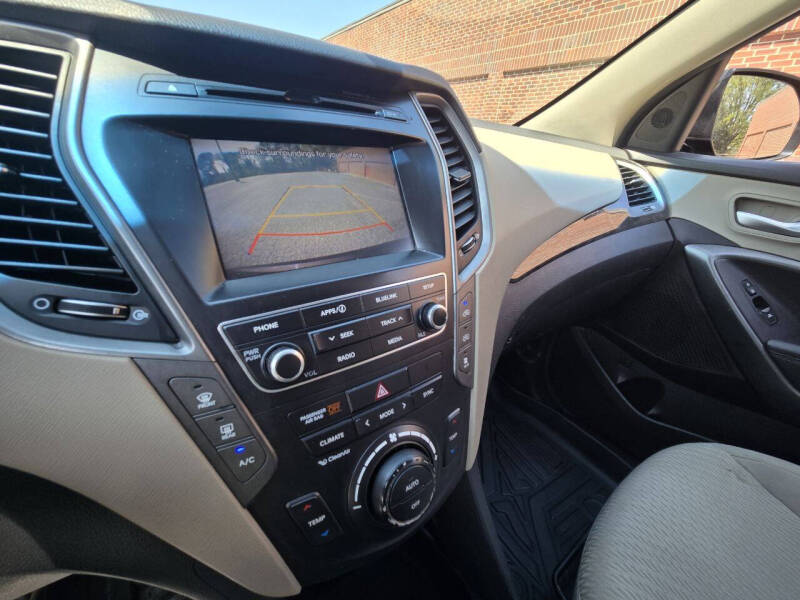 2017 Hyundai Santa Fe SE