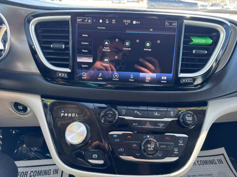 2024 Chrysler Pacifica Touring L