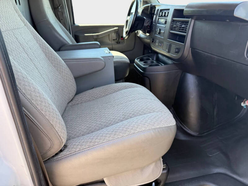 2022 Chevrolet Express 2500