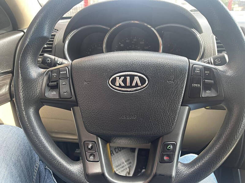 2011 Kia Sorento LX