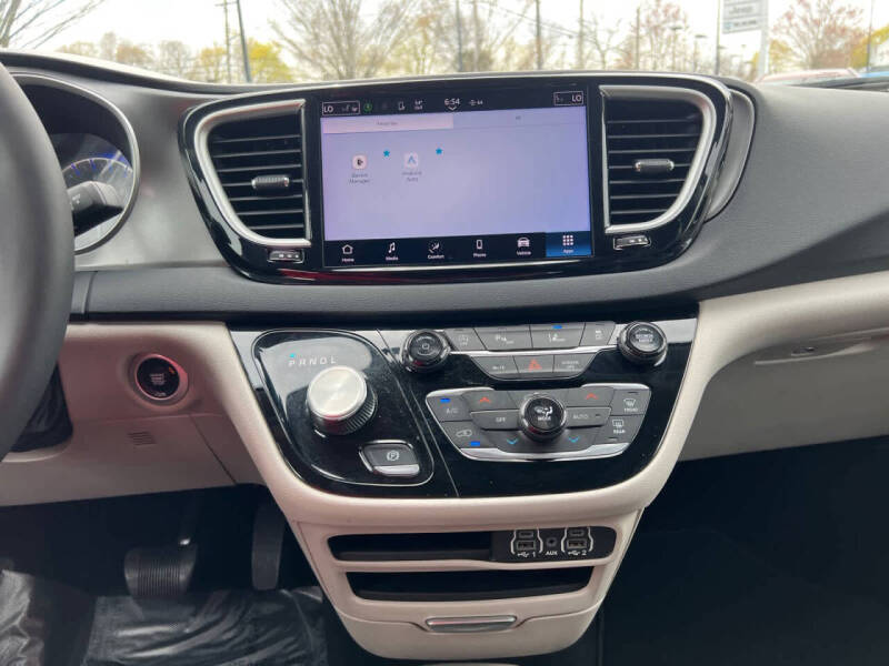 2024 Chrysler Pacifica Touring L
