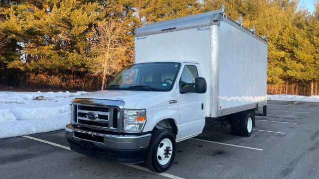 2022 Ford E-Series Cutaway Base's photo